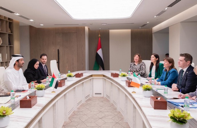 الإمارات وإيرلندا تبحثان توسيع  التعاون بين مجتمعي الأعمال 