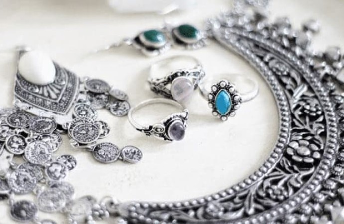 الفضة تسجل سعرا تاريخيا الاونصة فوق 60 دولاراً