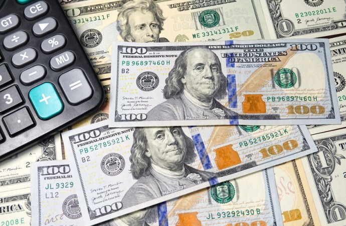  الدولار يحافظ على مكاسبه مع  ترقب قرارات البنوك المركزية