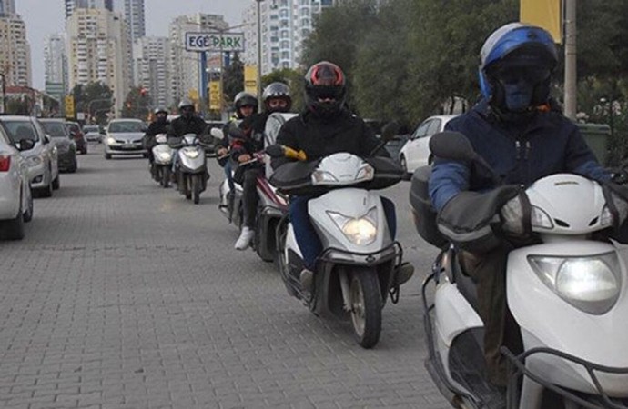  عمال التوصيل الاتراك يعلقون  خدماتهم احتجاجا على الضرائب