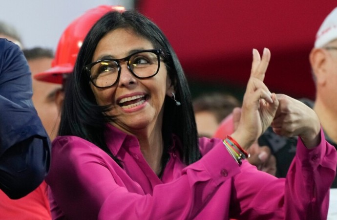  فنزويلا تخصخص القطاع  النفطي بعد عقدين من التأميم