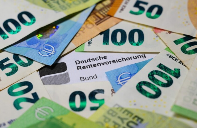 تراجع الدولار واليورو يعكس  تحسنا ملحوظا في سعر الروبل 