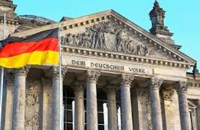 البنك المركزي الألماني:  مكانة الدولار العالمية في خطر 