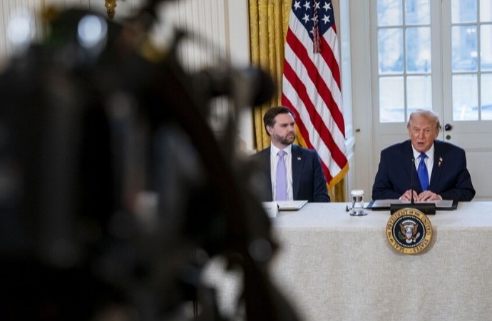 رسوم ترمب الجمركية الجديدة  بقيمة 10% تدخل حيز التنفيذ