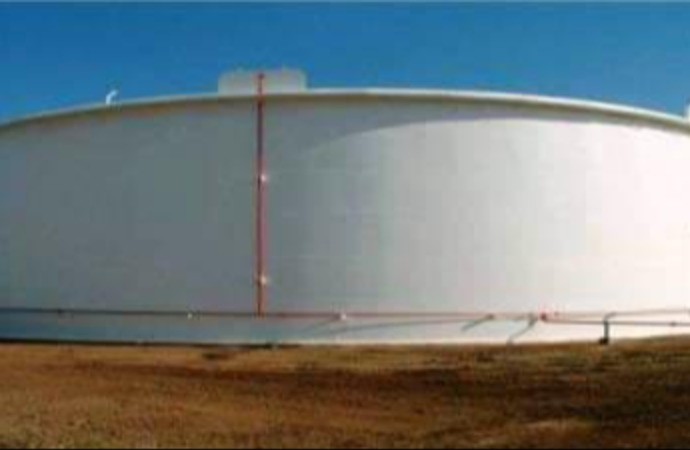 "فايننشال تايمز": كبار منتجي  النفط مطالبين بخفض الانتاج 