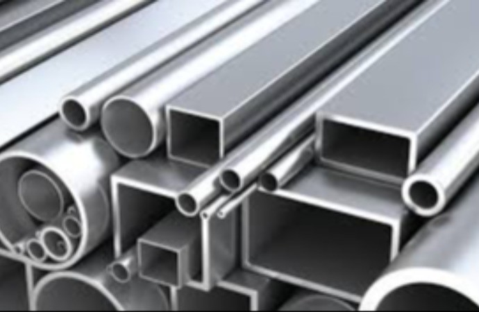 أسعار الألمنيوم تقفز 6 % بعد  استهداف منشآت كبرى بالخليج