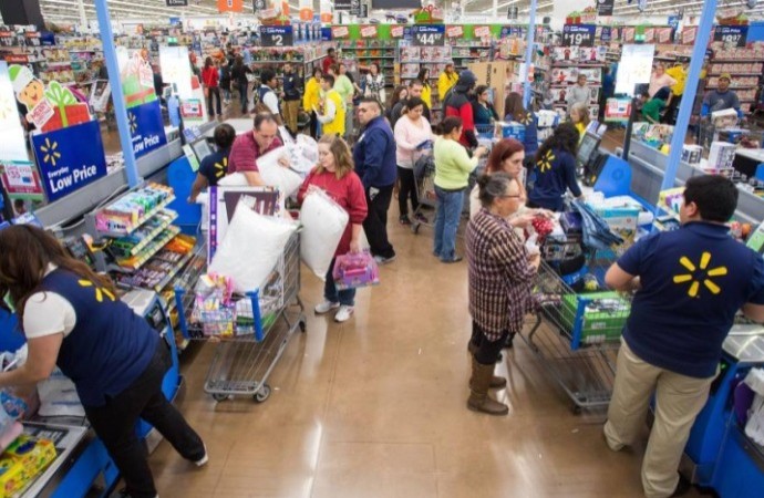   سكان لندن يشكون من ارتفاع أسعار  المواد الغذائية بسبب الحرب الايرانية