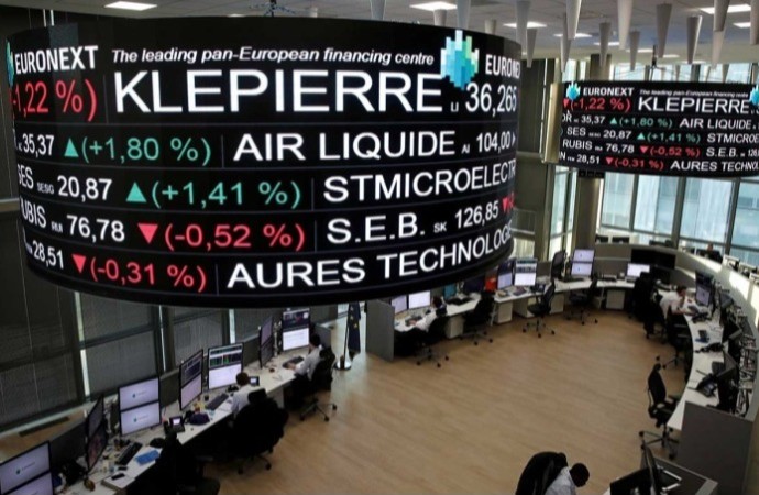   مستثمرون يتوقعون 90 دولاراً  لبرميل النفط بحلول نهاية 2026