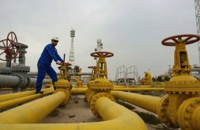 واشنطن قد تمدد للدول والشركات  إذن استيراد النفط الروسي