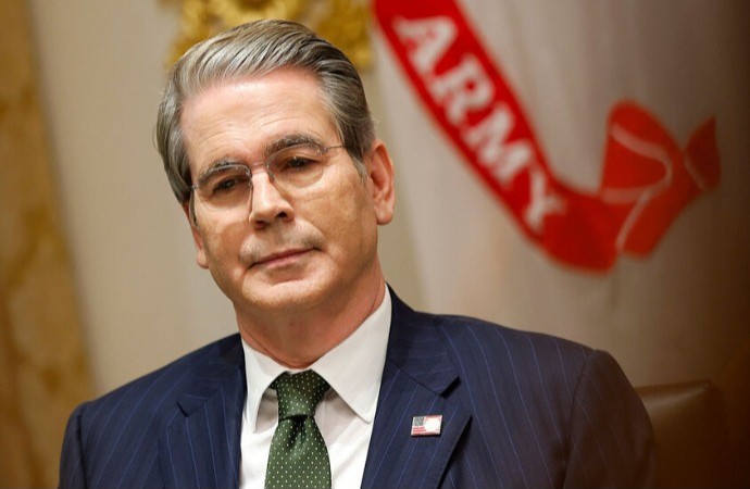  بيسنت : صناعة النفط الإيرانية  «تترنح» تحت وطأة الحصار 