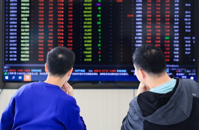  الأسواق العالمية في مهب التوترات  الجيوسياسية وأزمة الذكاء الاصطناعي