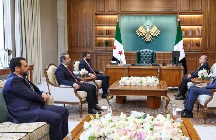 العراق وسوريا يبحثان مشروع  أنبوب نفط بري إلى بانياس