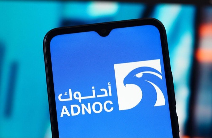 "أدنوك" تعرض شحنات النفط  الخام للبيع في السوق الفورية