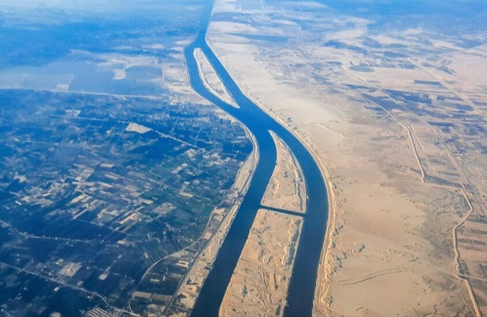 قناة السويس : زيادة ملحوظة  في عبور ناقلات النفط والغاز