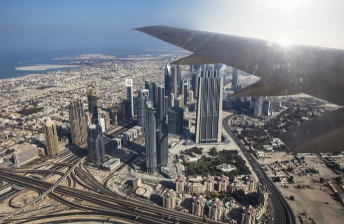 الامارات تعلن وقف التبادل  التجاري والمالي مع إيران