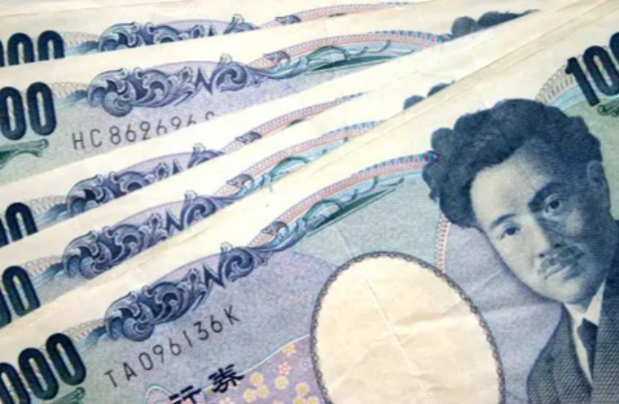 الين يهبط ومؤشر نيكي  يقفز بعد قرار بنك اليابان