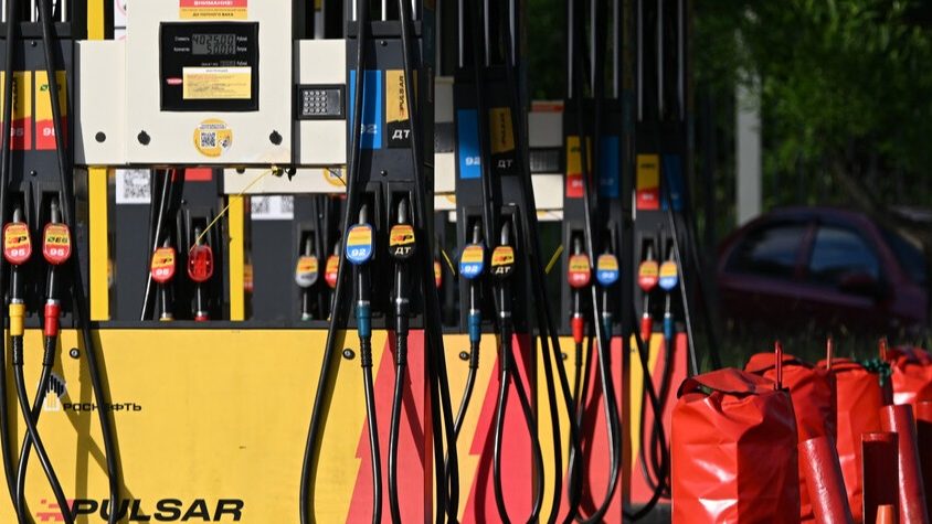 انخفاض أسعار البنزين والديزل في البورصة الروسية