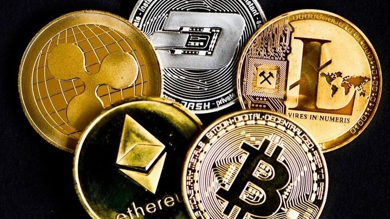 «بتكوين» تتراجع إلى أقل من 77 ألف دولار