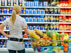 الحكومة البريطانية تناقش خططًا لتسقيف  أسعار الأغذية الأساسية في السوبر ماركت