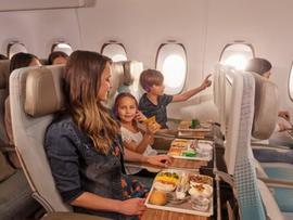 طيران الإمارات توفر للأطفال تجربة سفر لا تنسى في العطلة