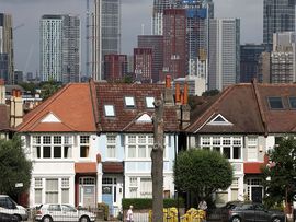 اسعار العقارات البريطانية واصلت  تراجعها بعد رفع الفائدة 14 مرة 