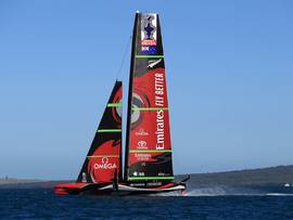 تجديد الشراكة مع فريق طيران  الإمارات نيوزيلندا لليخوت الشراعية