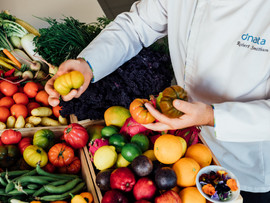   شركة دناتا تتعاون مع موردين  أستراليين لإعداد وجبات الطائرات