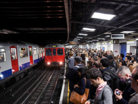 مفاوضات اللحظة الاخيرة تعلق  اضراب قطارات الانفاق اللندنية