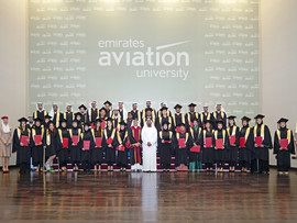 جامعة الإمارات للطيران  تكرم 302 من قادة المستقبل