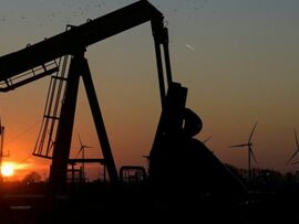 اسعار النفط تتارجح بسبب الصراعات العسكرية والقلق  من الاقتصاد الصيني