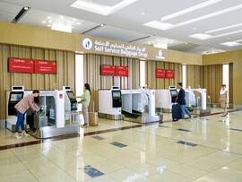 طيران الإمارات تحتفل بأنجح  موسم شتاء في مناولة الأمتعة