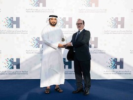 جامعة حمدان بن محمد الذكية تكرم  الفائزين بجوائز البحث العلمي 