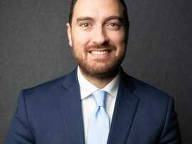 الذهب يتعرض لمخاطر تصحيحية  والبنوك المركزية تستمر بالشراء