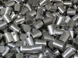 الألمنيوم إلى أعلى مستوى بعد العقوبات  الأميركية والبريطانية على روسيا