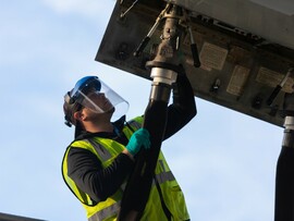 "بوينغ" تستكمل أكبر عملية شراء  لوقود الطيران المستدام المخلوط