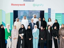 جامعة حمدان بن محمد الذكية تكرم  الدارسين المتفوقين للفصل الأكاديمي 