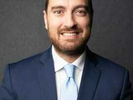 اسعار الذهب تنخفض متأثرة  بقوة الدولار وعوائد السندات 