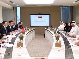 الإمارات والصين تبحثان سبل تعزيز  العلاقات الاقتصادية والاستثمارية 