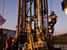  شركات النفط الصخري الأميركية  تشن هجوما على سياسات ترامب