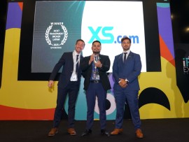 إكس أس دوت كوم تفوز بجائزة  الوسيط المالي الأكثر شفافية 