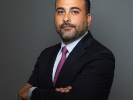  الذهب يلامس مستويات قياسية جديدة مدعوما بتيسير السياسة النقدية