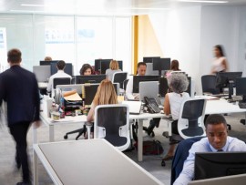  ضغوط التضخم في بريطانيا تنعكس سلبا على سوق العمل