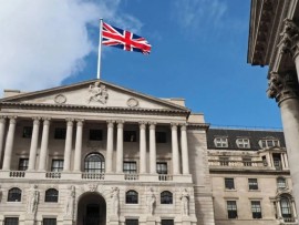 بنك إنجلترا المركزي يخفض الفائدة  0.25 % بعد تصويت متقارب