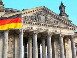 البنك المركزي الألماني:  مكانة الدولار العالمية في خطر 