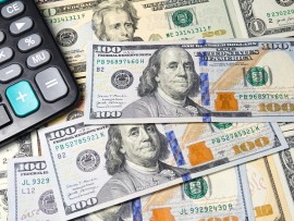 الدولار يتماسك بعد انهيار المعادن  النفيسة وترقب لسياسات وورش