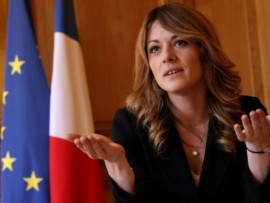 فرنسا قد تستخدم مخزون الكيروسين   لتزيز إمدادات وقود الطائرات