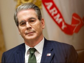  بيسنت : صناعة النفط الإيرانية  «تترنح» تحت وطأة الحصار 