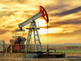   النفط يتراجع .. برنت 79.08 والخام  الأميركي ينخفض 74.69 دولار للبرميل 