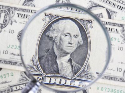 الدولار يتراجع مع ترقب إشارات الاحتياطي الفيدرالي